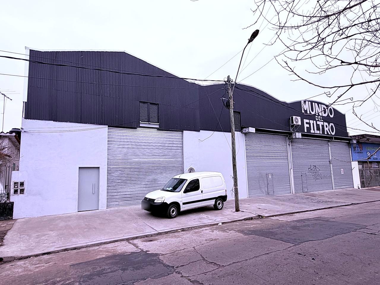 Nave de la casa central y fábrica en Morón